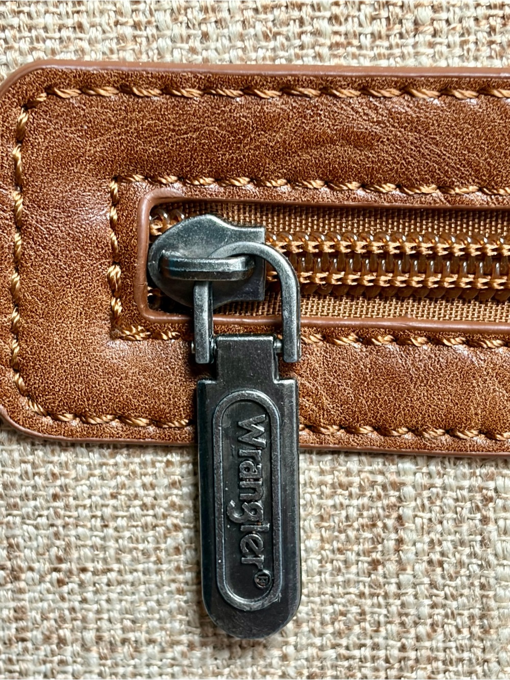Wrangler Canvas Bucking Bronc Tote, PV Trim,leather handles, Xbody strap, unworn - Picture 10 of 14
